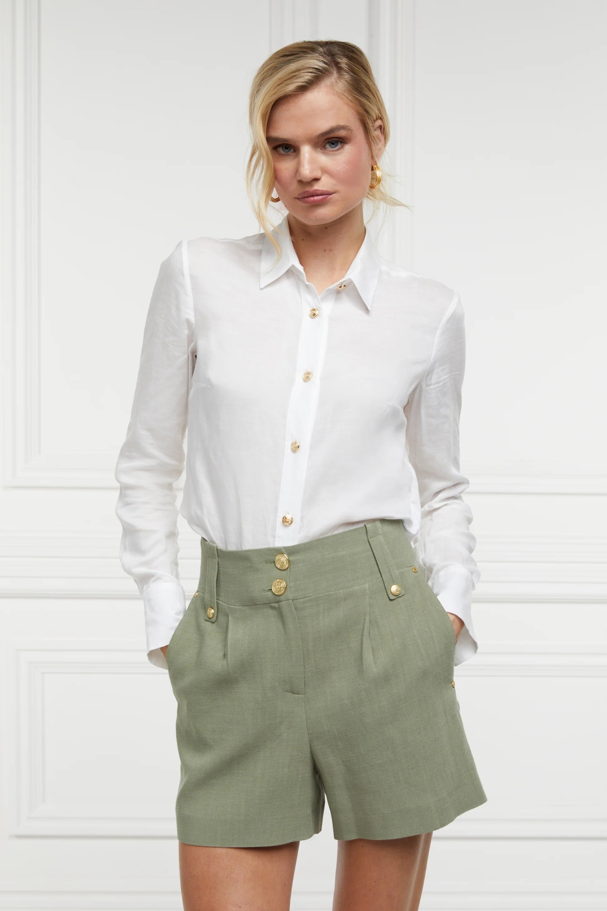 Holland Cooper Tailored Linen Short in Sage